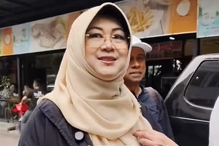 Dokter Tifa ngaku bakal tuntut Rektor UGM, Ova Emilia. (Instagram @dokter_tifa)